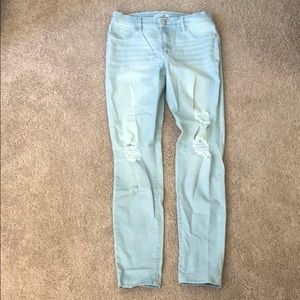 Light Wash Ripped Jeans / Jeggings - Size 8